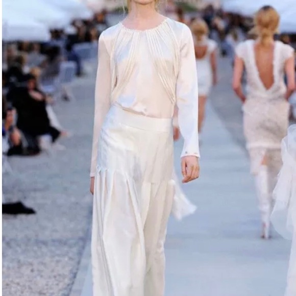 CHANEL Tops - ❌SOLD❌CHANEL$3035 EXQUISITE RARE OFF WHITE BLOUSE TOP12CLOGO BUTTONS42